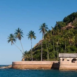 Ruínas históricas da Fortaleza de Tapirandú
