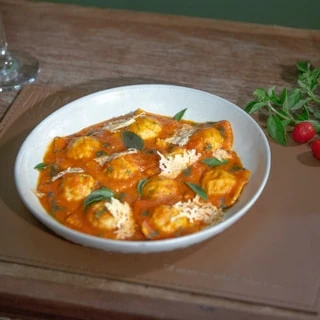 <p>Ravioli de palmito de jaca com ricota</p>