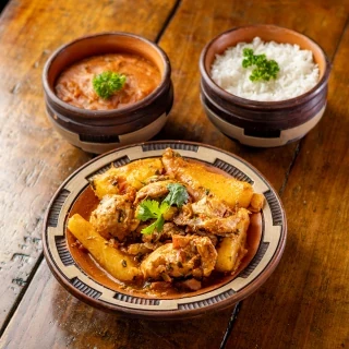 <p>Aipim com Prosa - Guisado de frango envolto na cremosidade do aipim </p>