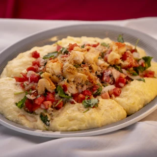 <p>Casquinha de Siri e  Lagosta gratinada. Acompanha pirão de aipim e arroz com passas</p>