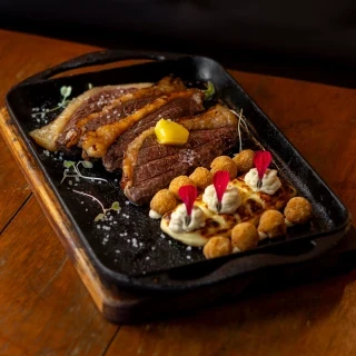 <p>Picanha do Sol laminada com noisette de milho ao queijo coalho e maionese de batatas</p>