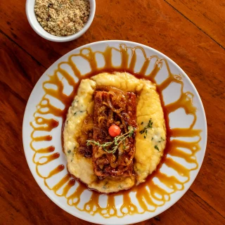 <p><strong>Prato:</strong> Fumeiro flambado no licor de laranja e mel</p>