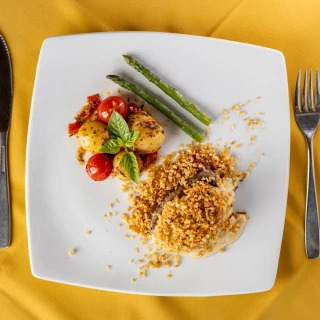 <p><strong>Prato:</strong> Filé mignon ao molho de mostarda e farofa crocante de mel. Acompanha minibatatas ao forno com molho de ervas.</p>