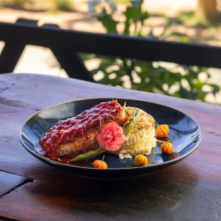 <p><strong>Prato:</strong> Mil folhas de batata com Salmão ao molho de pitanga</p>