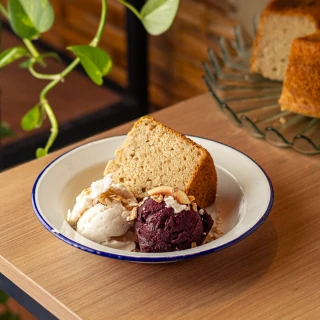 <p><strong>Prato:</strong> Bolo do Bem - Bolo autoral com ingredientes locais. Acompanha sorvete de tapioca, a&ccedil;a&iacute;, lascas de coco e tapioca crocante.</p>