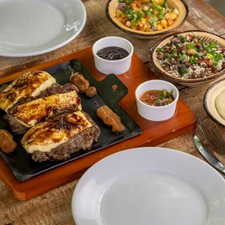 <p>Fil&eacute; do Sol Baiano&nbsp;</p>
<p>Bife de Fil&eacute; do Sol com molho de Tamarindo, queijo coalho, pur&ecirc; de aipim e bai&atilde;o de dois</p>